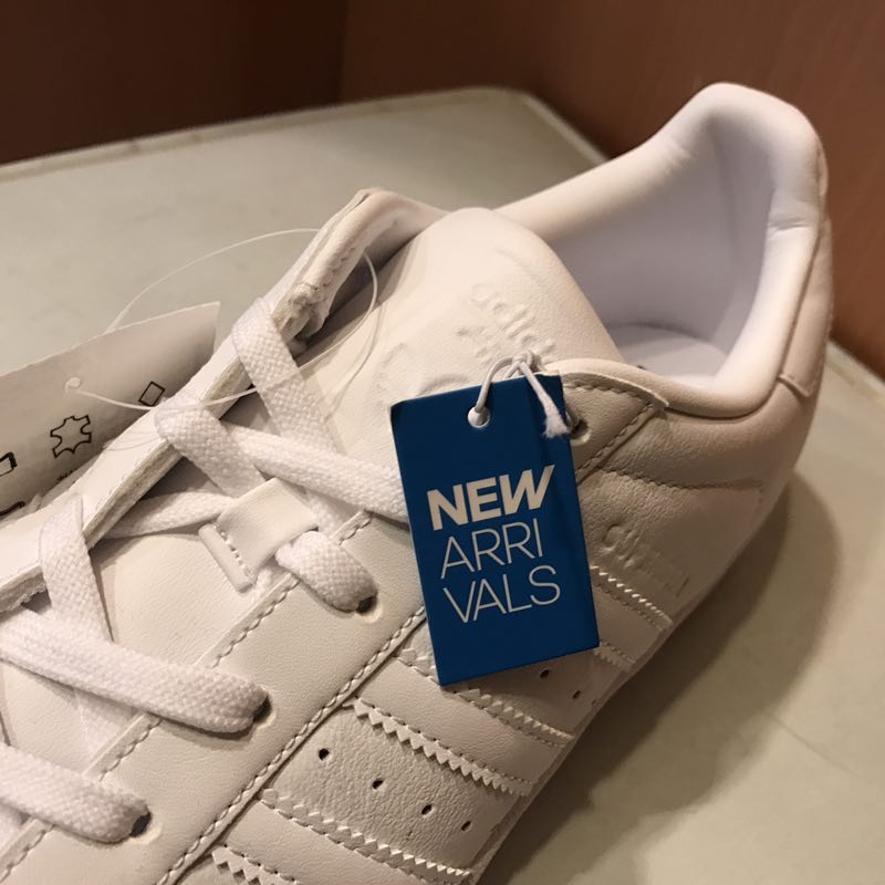 old school adidas tennis shoes