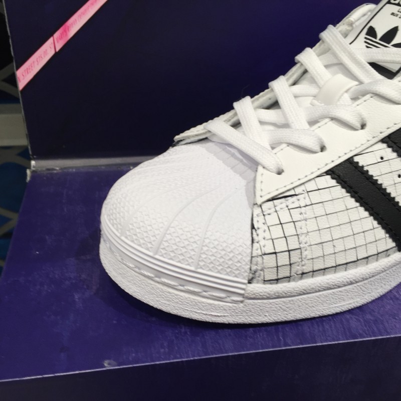 é¿è¿ªè¾¾æ¯ AQ8333_HK,[é¦æ¸¯ä»£è´­]ä¸å¶èä¼é²éAQ8333_HK,adidas ä¼é²éç³»å,é¿è¿ªè¾¾æ¯ä¸å|CONSLIVEè¿å¨å