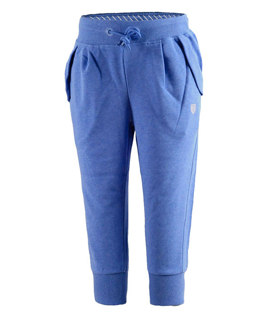 ���� AKQJ136-3