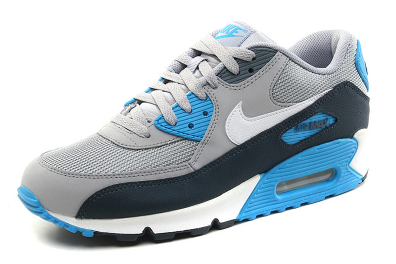 537384 nike